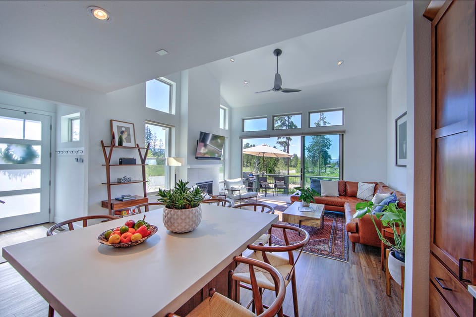 Pool Access & Mtn View! Luxe WP Cabin, Near Trails Apartment in Fraser