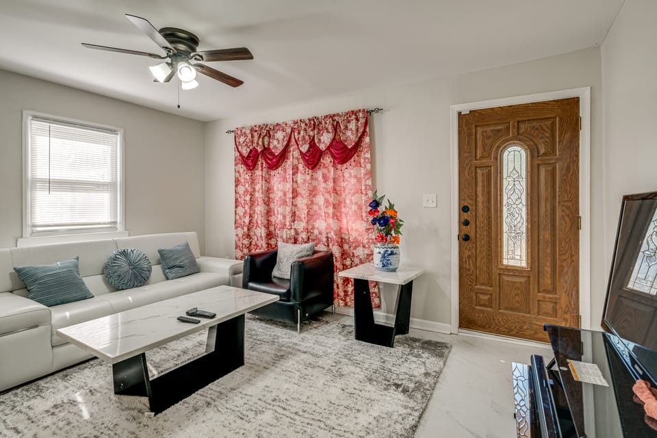 Gazebo, 9 Mi to National Mall: Riverdale Park Home House in Riverdale Park