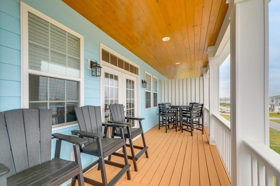 Hot Tub, Waterway/Ocean Views! Sneads Ferry Escape House in North Topsail Beach