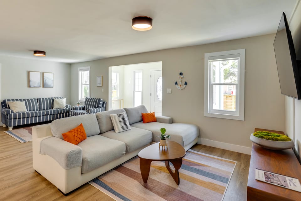Mins to Beach & Mayo Clinic, Pet-Friendly 4BR Home House in Jacksonville Beach