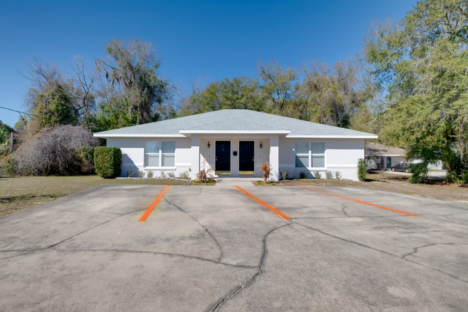 Steps to Crystal River! Dual-Unit w/ Patios & Yard House in Crystal River