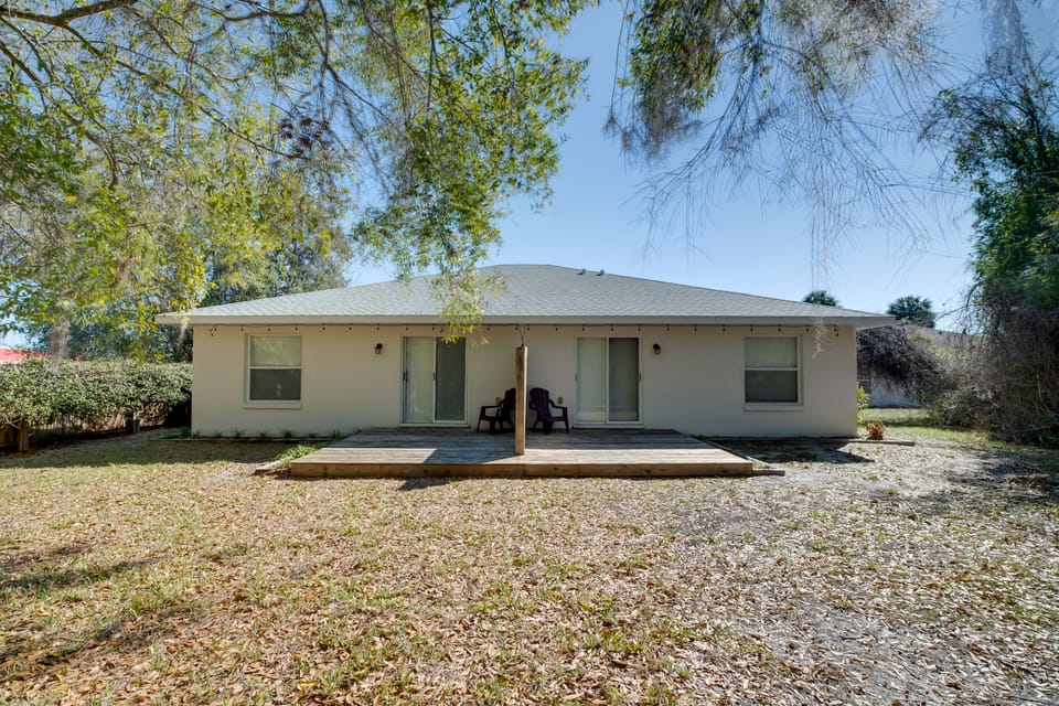 Steps to Crystal River! Dual-Unit w/ Patios & Yard House in Crystal River
