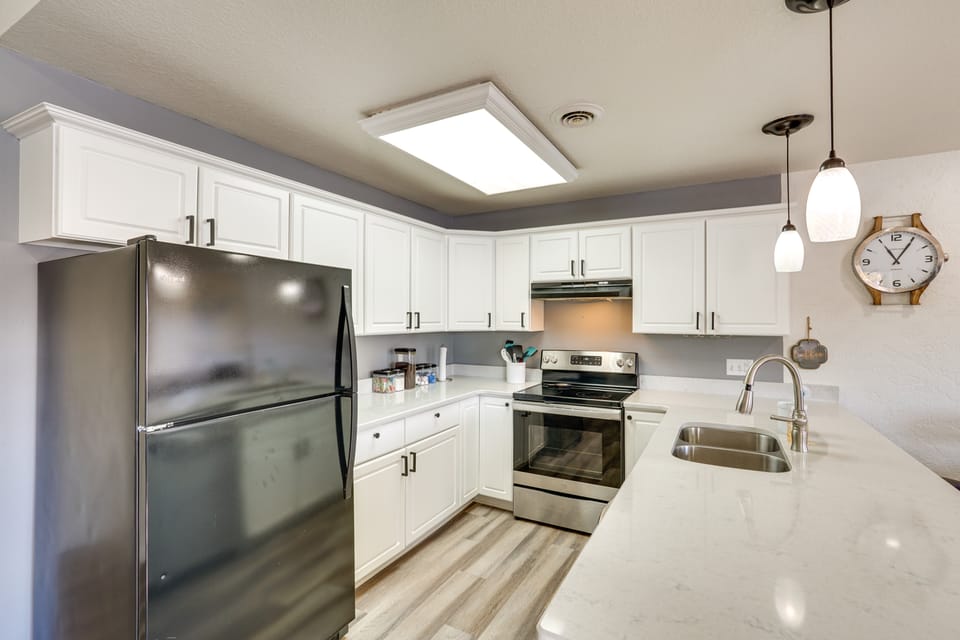 2 Units w/ Boat Dock & Slip Access in Lake Ozark! Apartment in Village Four Seasons