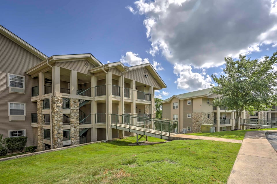2 Units at Holiday Hills Resort w/ Pools & Hot Tub Apartment in Hollister