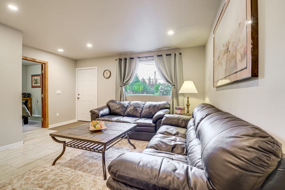 Gateway to Seattle Area! Apt Great for Commuters Apartment in North Creek