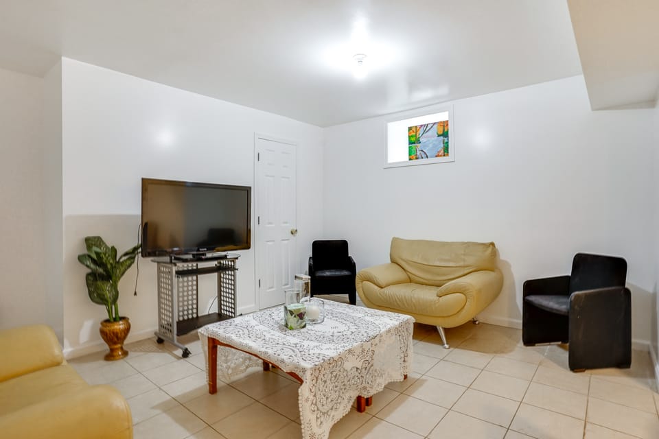 Walkable Neighborhood! Long Island Basecamp Apartment in Great Neck