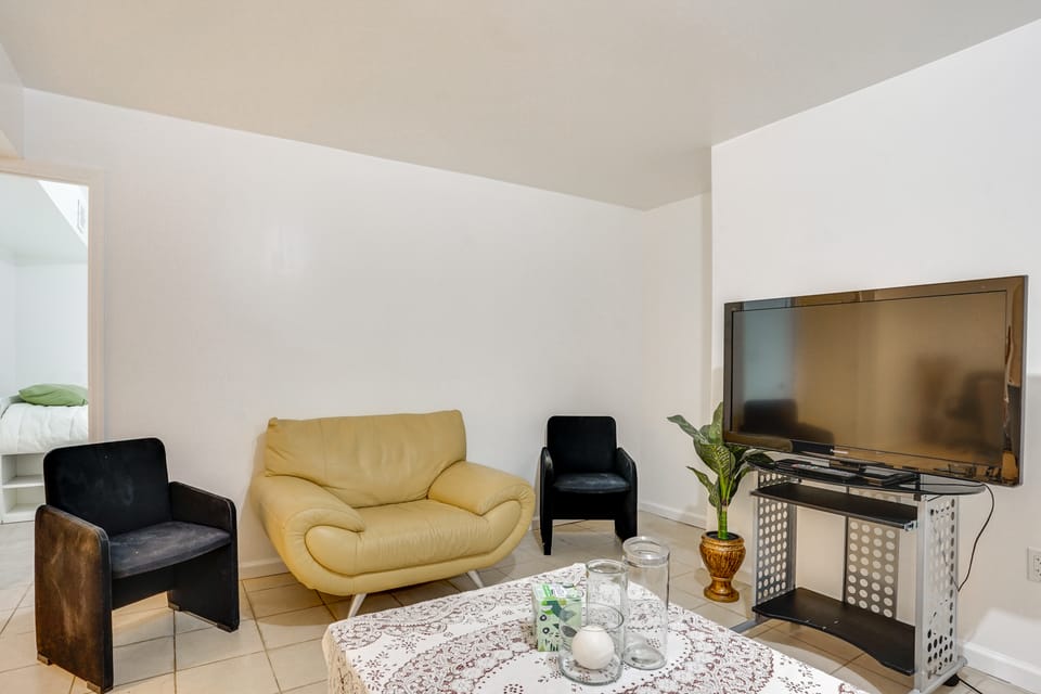 Walkable Neighborhood! Long Island Basecamp Apartment in Great Neck
