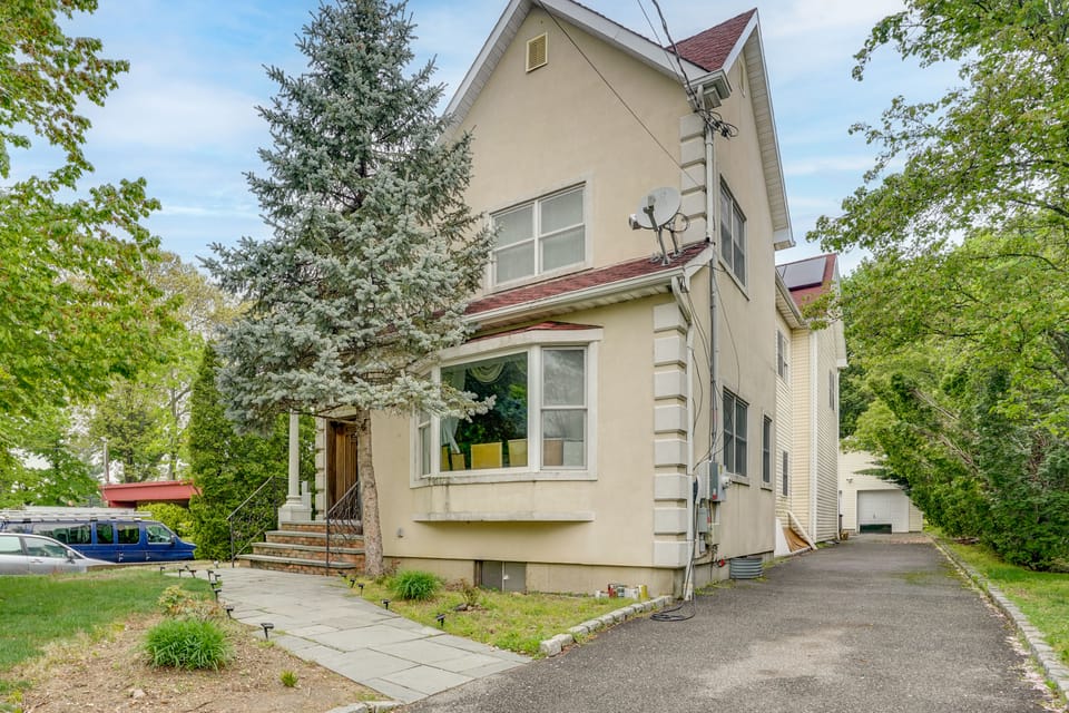 Walkable Neighborhood! Long Island Basecamp Apartment in Great Neck