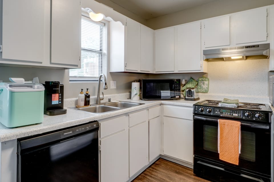 Walk to Park w/ Pond, Trails & More! Sherwood Unit Apartment in Arkansas