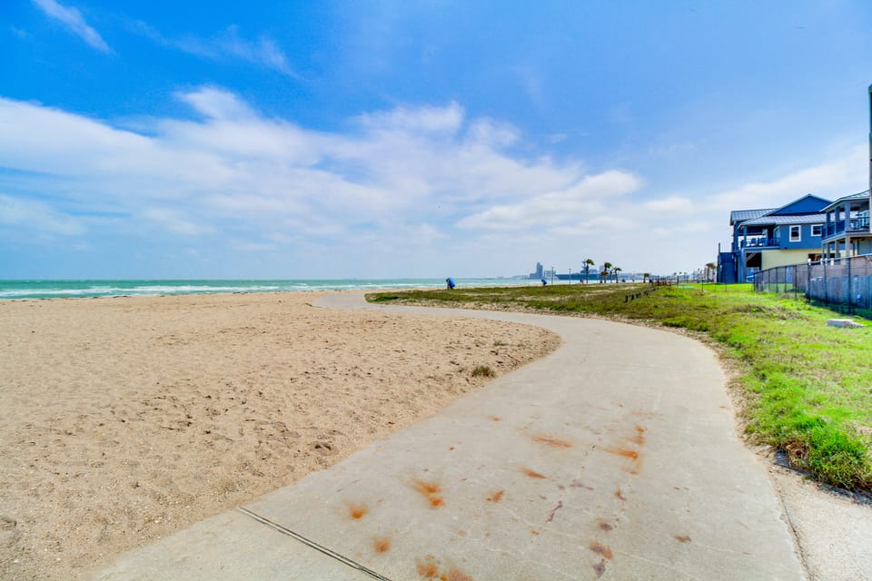 Poolside Fun, Ocean Strolls! Corpus Christi Escape Apartment in Nueces County