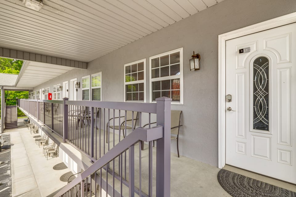 Walkable Retreat Near The Island! Gateway to GSMNP Apartment in Pigeon Forge