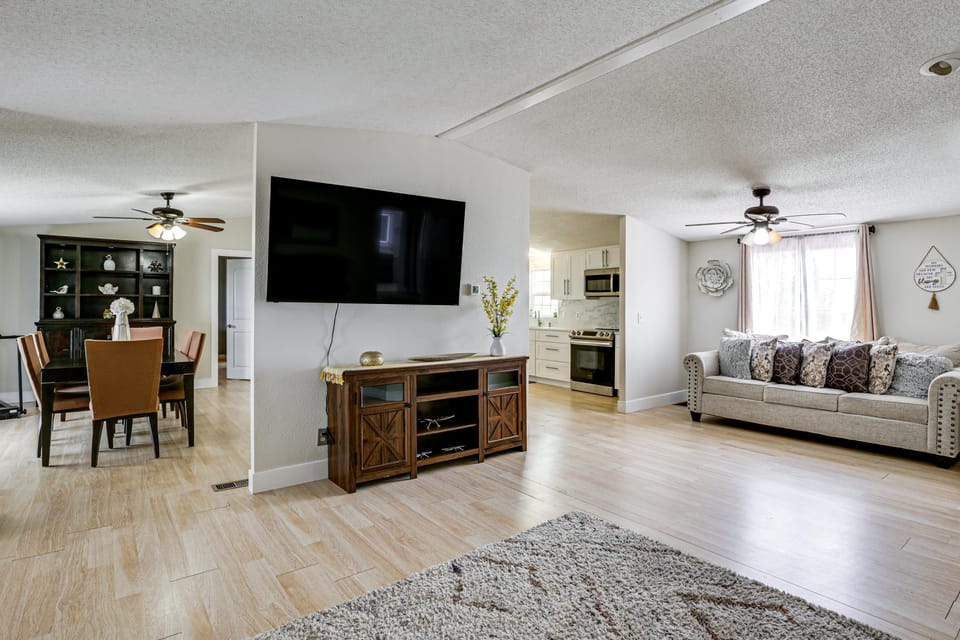 Family Friendly! Rural El Paso Home: Patio & Grill House in Texas