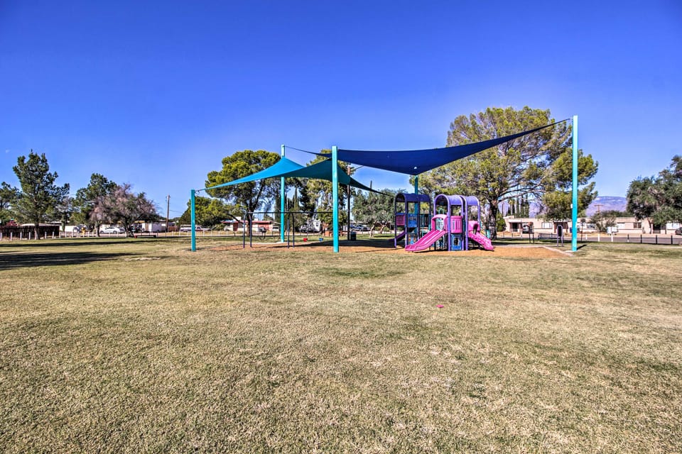 Groups Welcome! 2-Home Tucson Escape w/ Fire Pit House in Tucson
