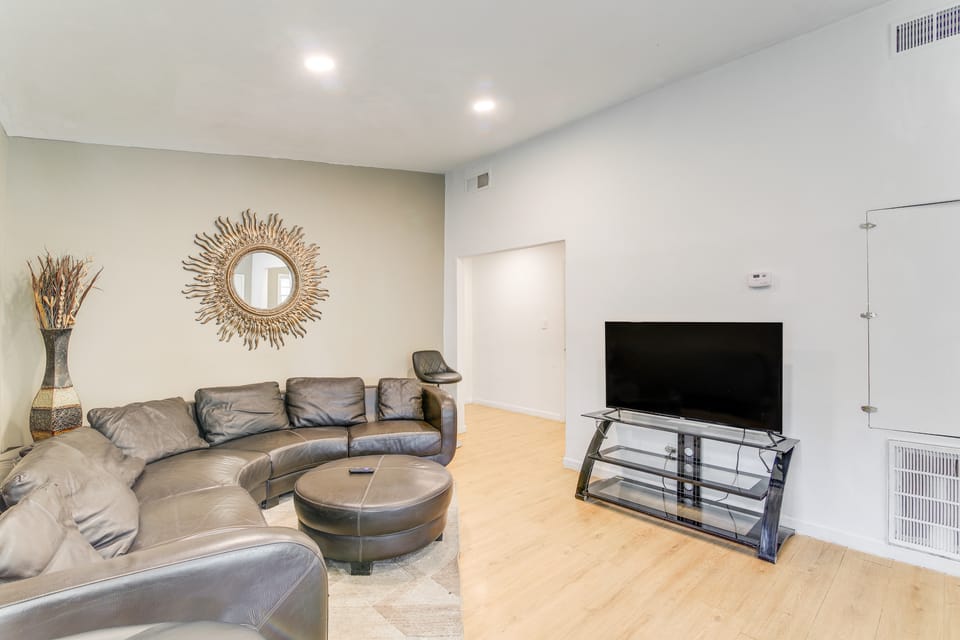 14 Mi to Mercedes-Benz Stadium! Home w/ Yard House in Georgia