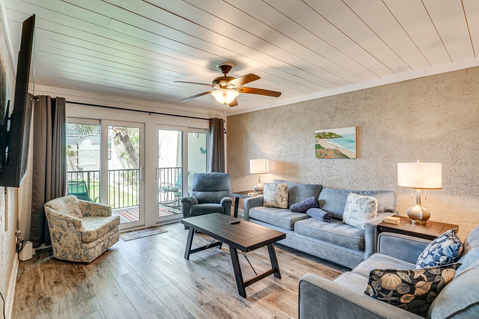 Walk to Ocean! Family PCB Condo w/ Balcony & Views Apartment in Lower Grand Lagoon