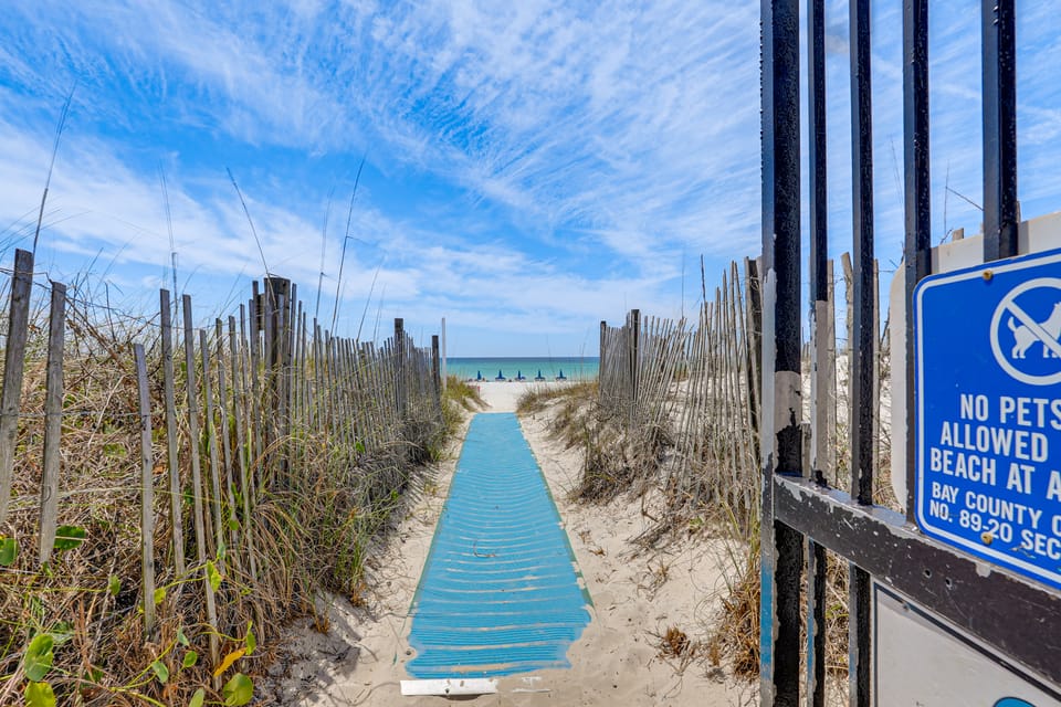 Walk to Ocean! Family PCB Condo w/ Balcony & Views Apartment in Lower Grand Lagoon