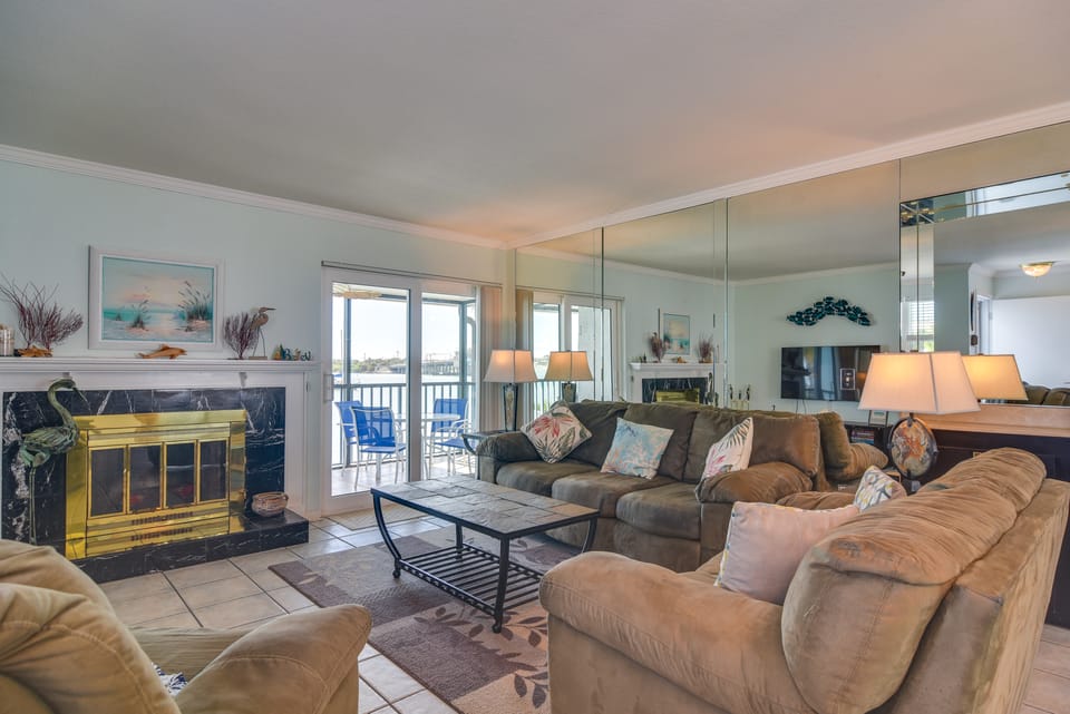 Sand, Sun & Poolside Fun! Madeira Beach Retreat Apartment in Madeira Beach