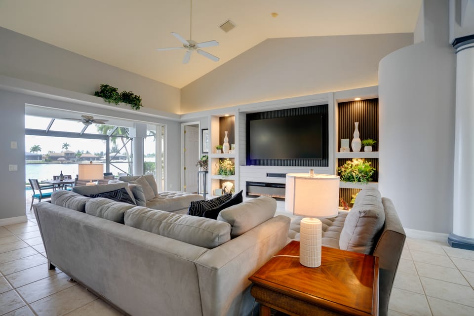 Cape Coral Lakefront Living! Home w/ Pool, Lanai House in Cape Coral