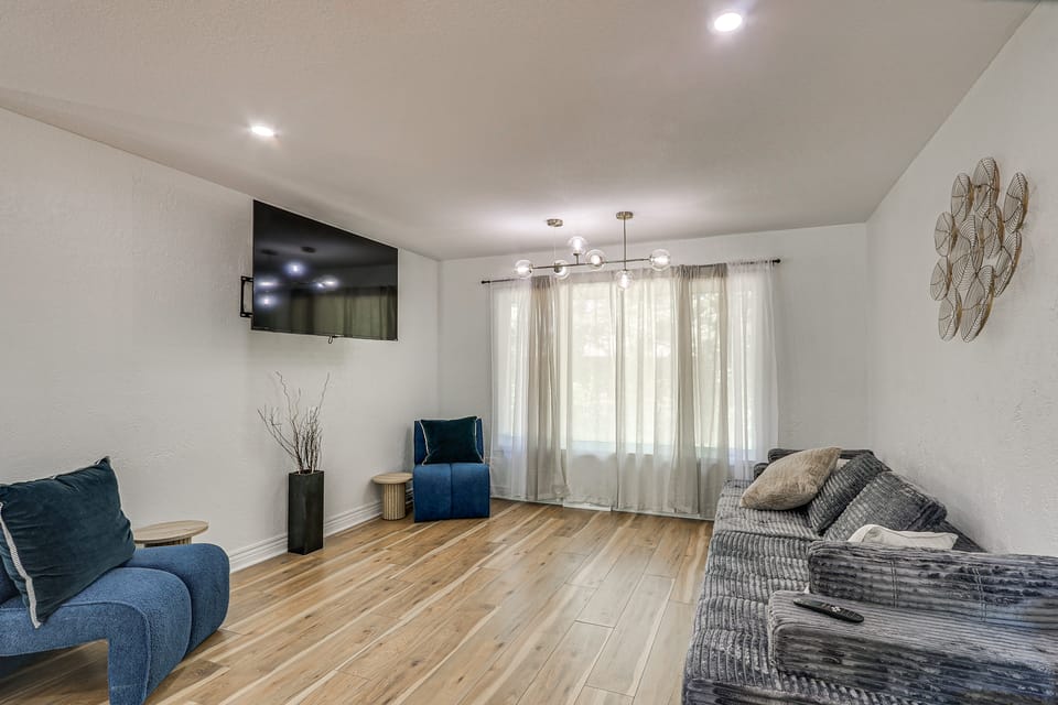 Great for Youth Sports Trips! Roomy Goddard Home House in Wichita
