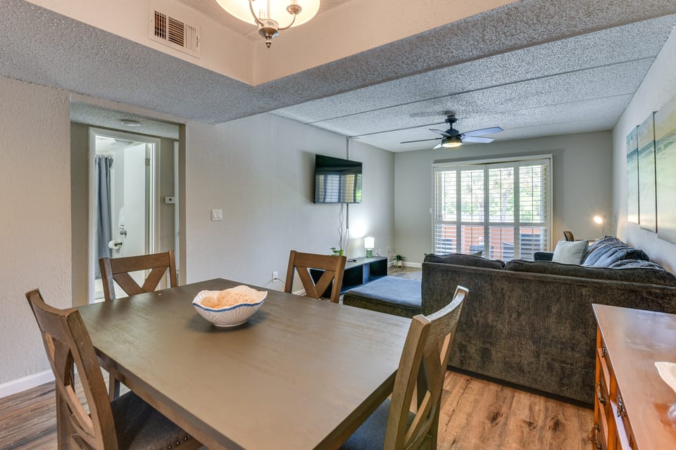Dock Access! Condo 5 Mi to Okaloosa Island Beach Apartment in Mary Esther