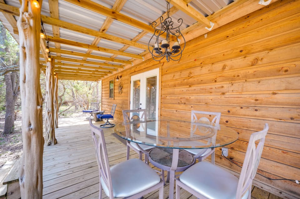 2 Studio Cabins! Hill Country Escape w/ Fire Pit Apartment in Rio Grande