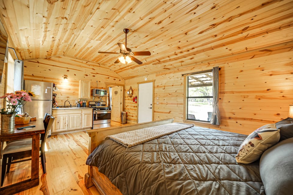 2 Studio Cabins! Hill Country Escape w/ Fire Pit Apartment in Rio Grande