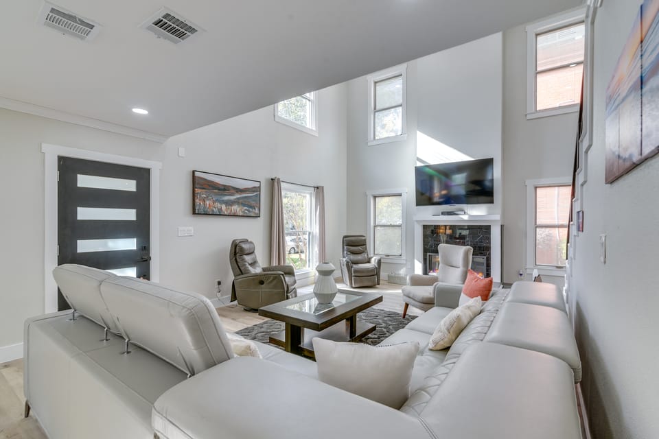 2-Unit Houston Getaway Near NRG & Hermann Park Apartment in Houston
