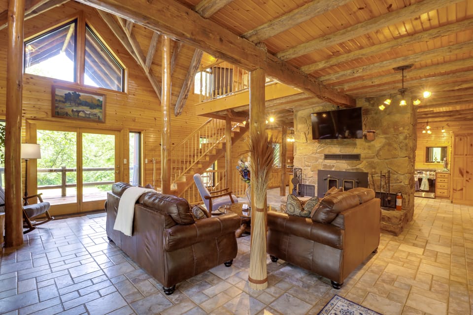 Game Room + Roof Deck: Ozarks Group Getaway! House in Buffalo River