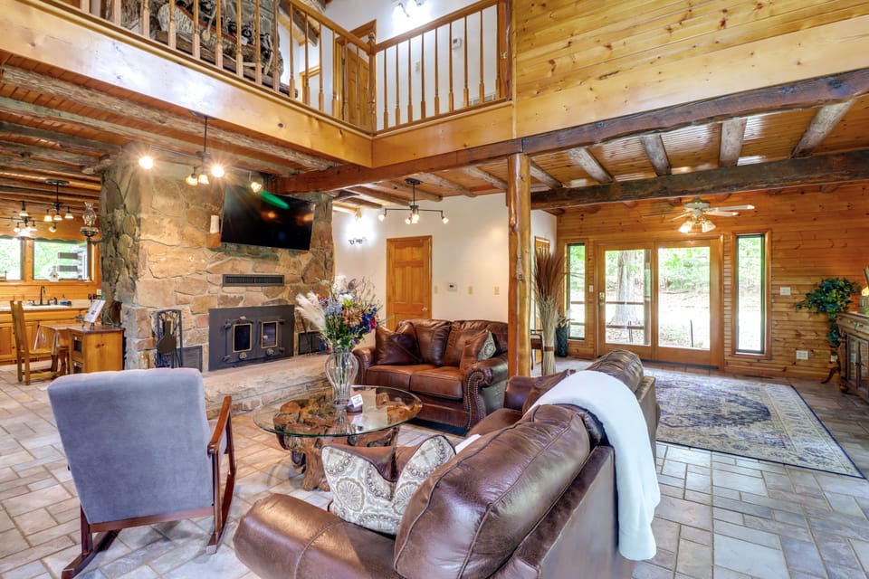 Game Room + Roof Deck: Ozarks Group Getaway! House in Buffalo River