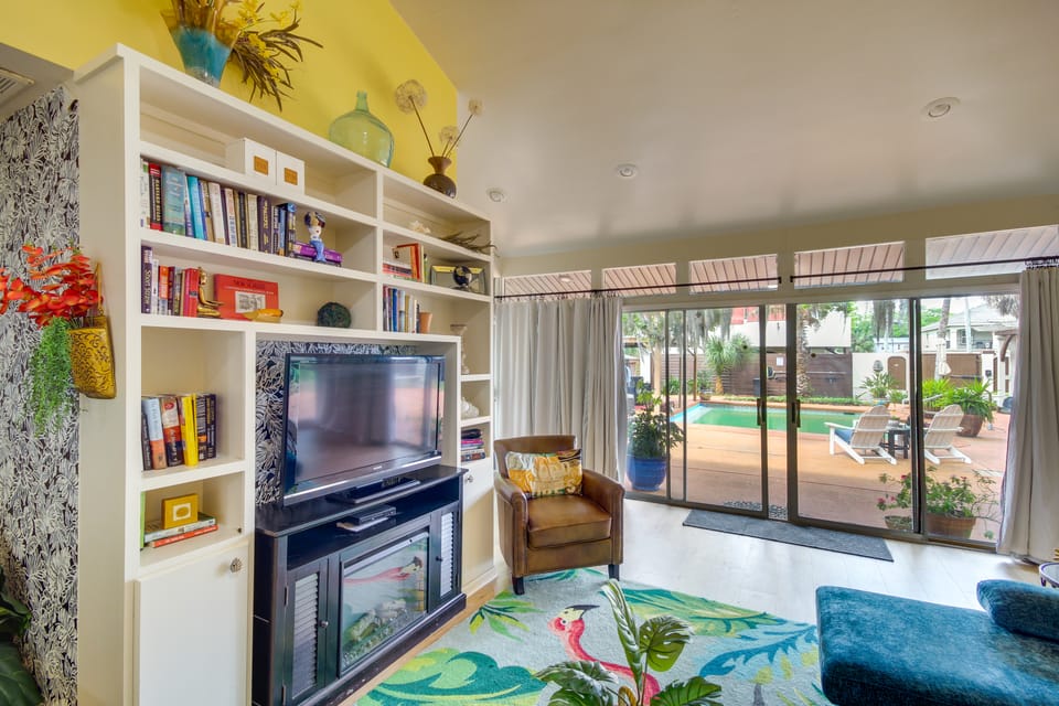 Walk to Ocean: Family Biloxi Haven w/ Pool & Patio Apartment in Biloxi