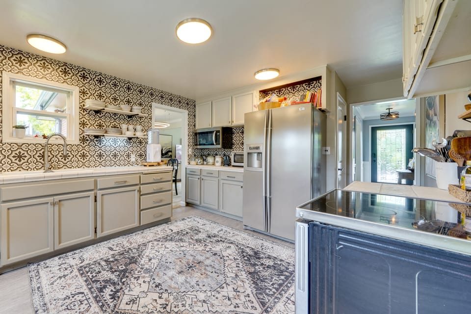 1 Block to Lake Washington: Family Gem w/ Hot Tub! House in Columbia City