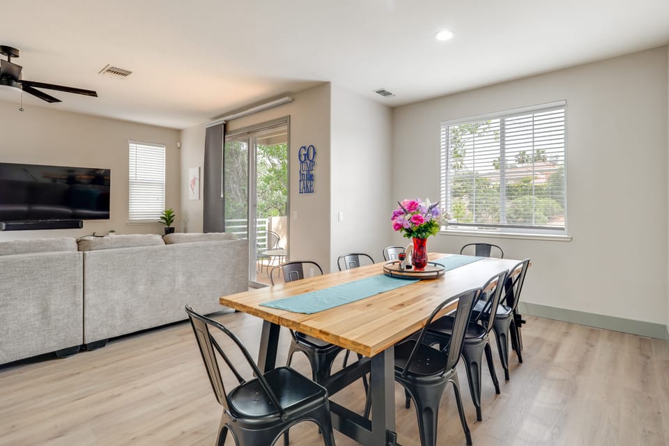 Waterfront Lake Tulloch Townhome Steps From Marina Apartment in Copperopolis