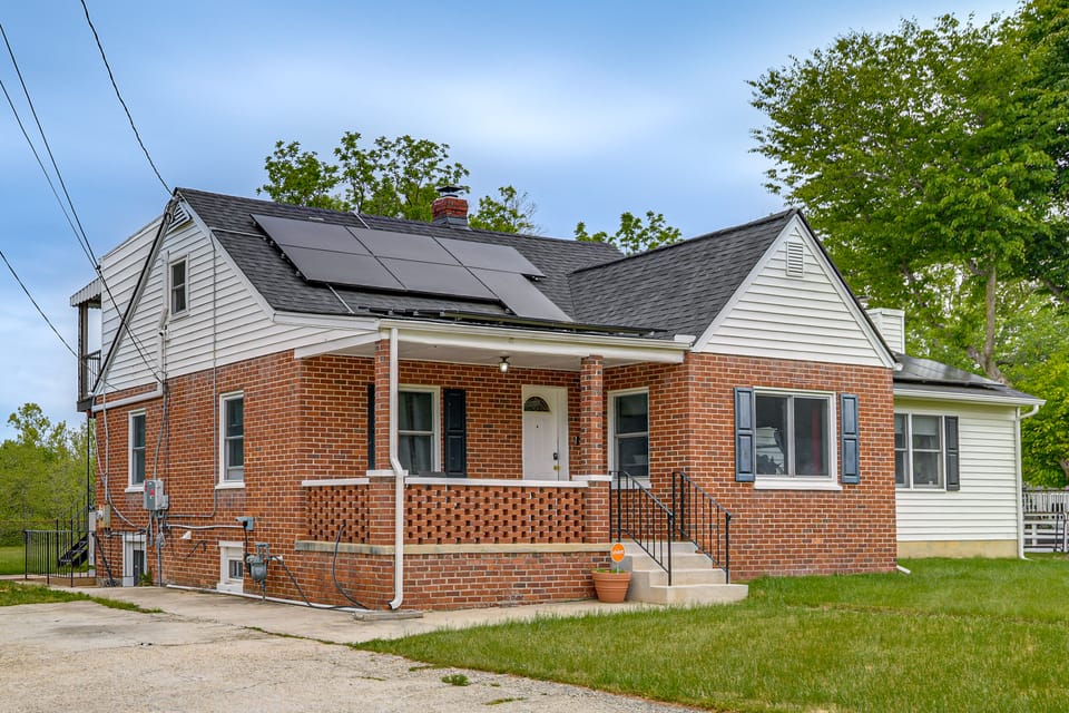 Gateway to DC! Quiet Clinton Apt w/ Workspace Apartment in Prince Georges County