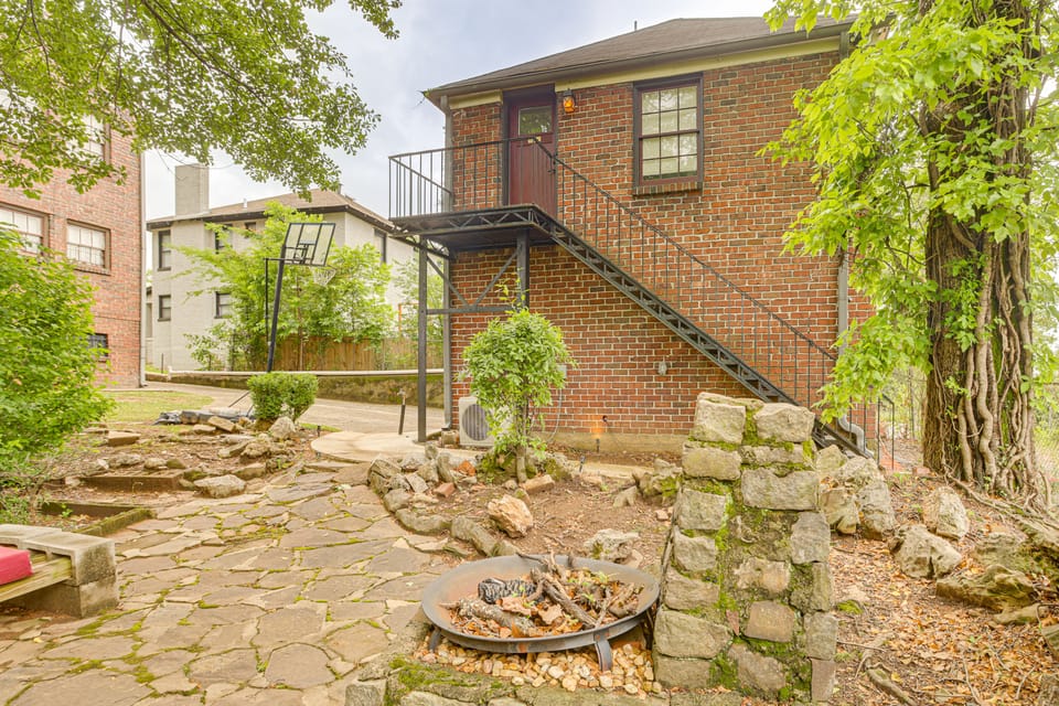 Birmingham Apt Near Amphitheater w/ Shared Patio Apartment in Birmingham