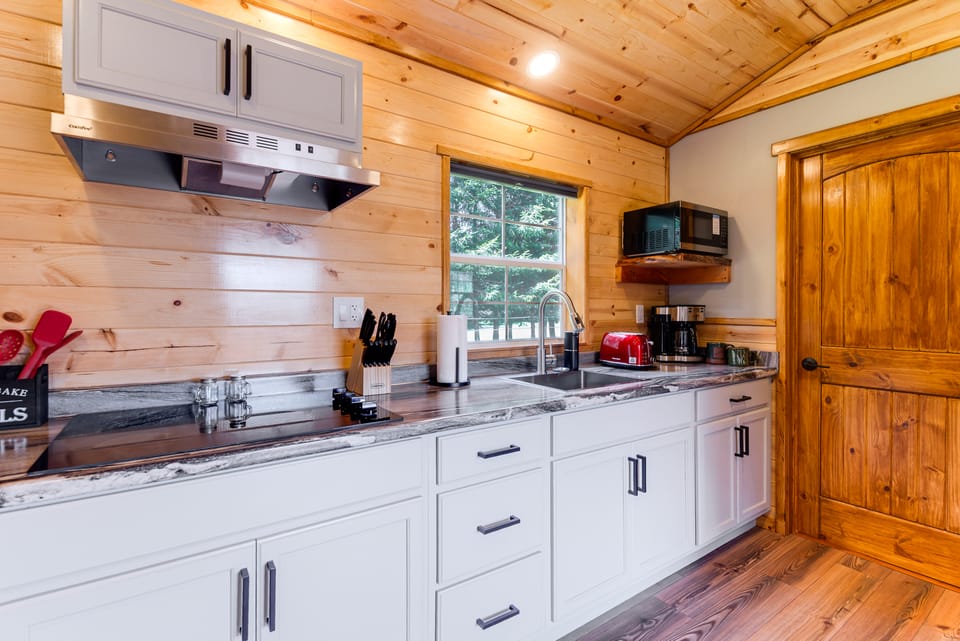 Private Yard w/ Games! Family Getaway in Forks House in Washington