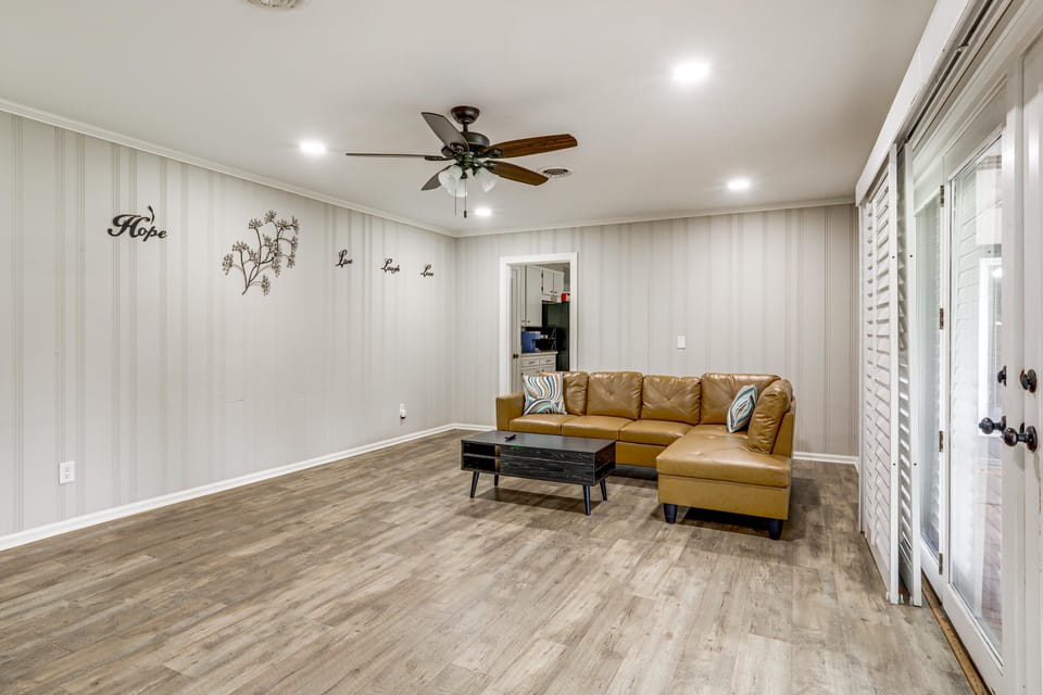 3 Mi to Dtwn Alexandria: Family Home w/ Hot Tub! House in Alexandria