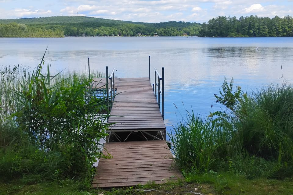 Hot Tub & Boat Dock! Belgrade Lakes Family Cabin House in Maine