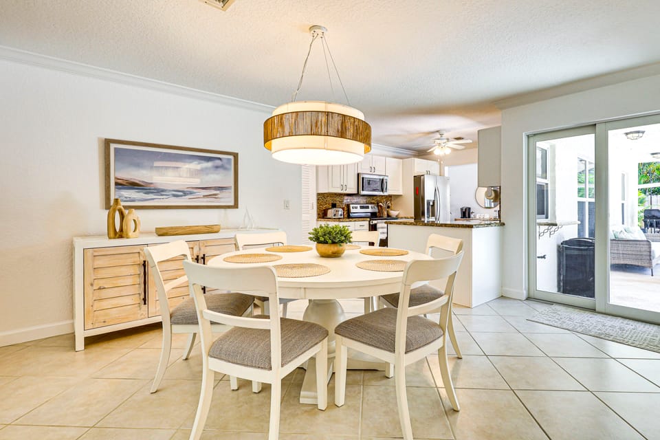 Poolside Oasis! Family Home 4 Mi to Delray Beach House in Delray Beach