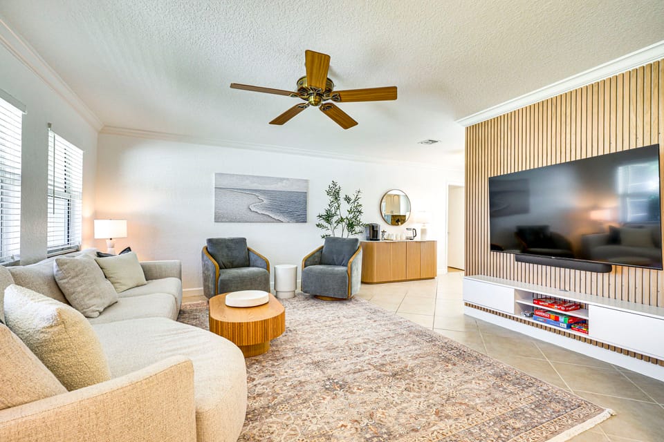Poolside Oasis! Family Home 4 Mi to Delray Beach House in Delray Beach
