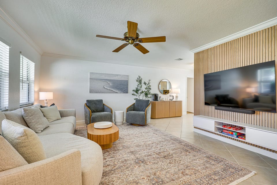 Poolside Oasis! Family Home 4 Mi to Delray Beach House in Delray Beach