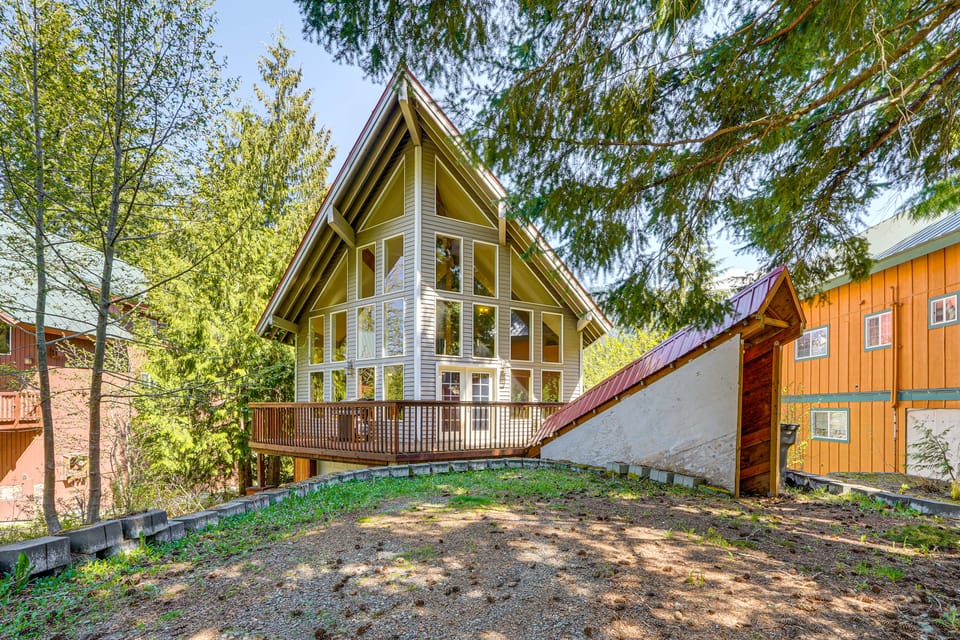 < 1 Mi to The Summit! A-Frame Getaway w/ Mtn Views House in Snoqualmie Pass