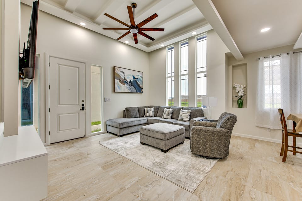 Modern Getaway w/ Private Patio & Grill in McAllen Apartment in McAllen