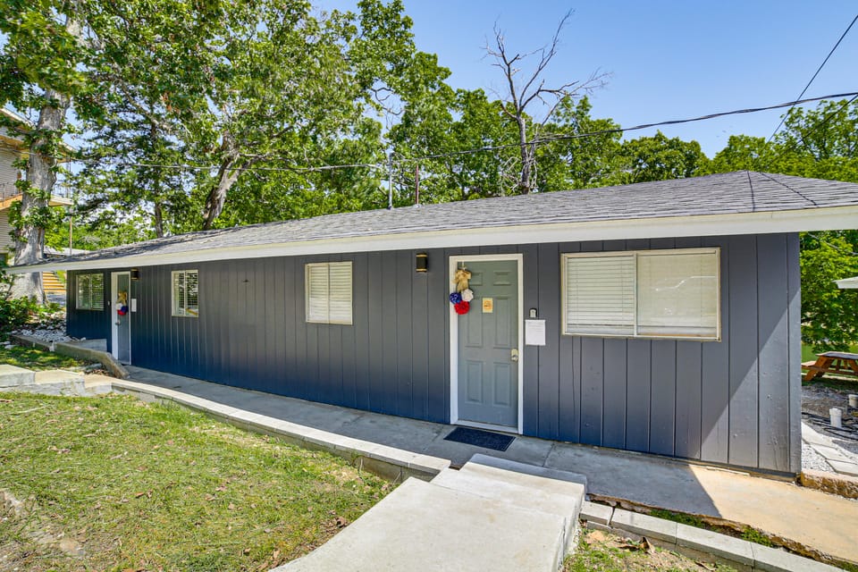 Table Rock Lake Access! Modern Water-View Retreat Apartment in Kimberling City