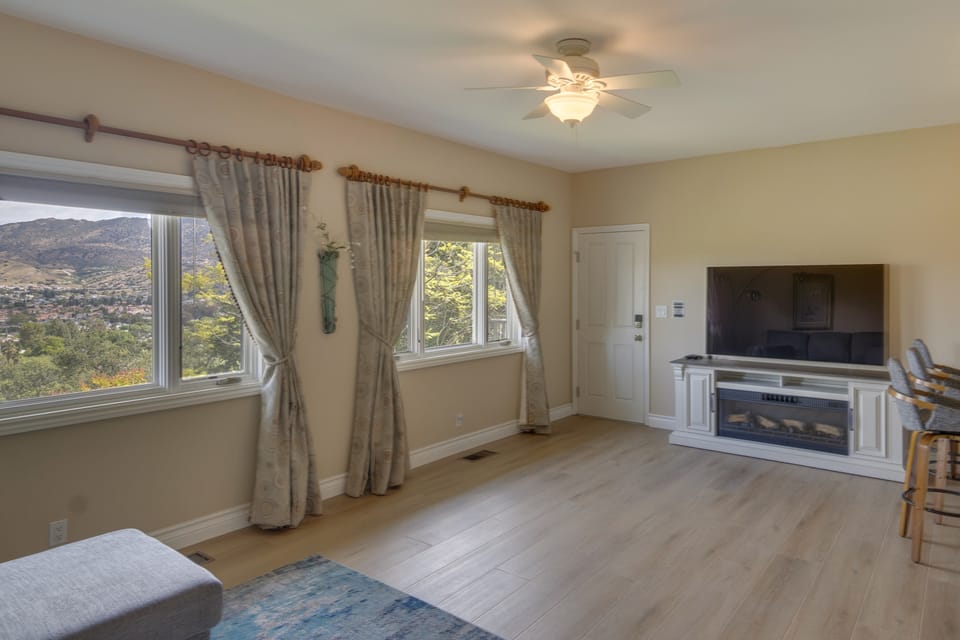 Pets Welcome! Simi Valley Home w/ Mtn & City View Apartment in Simi Valley