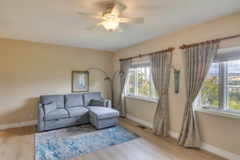 Pets Welcome! Simi Valley Home w/ Mtn & City View Apartment in Simi Valley