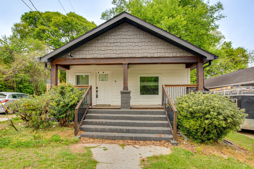 2 Mi to Mercedes-Benz Stadium: WFH-Friendly Escape House in Atlanta