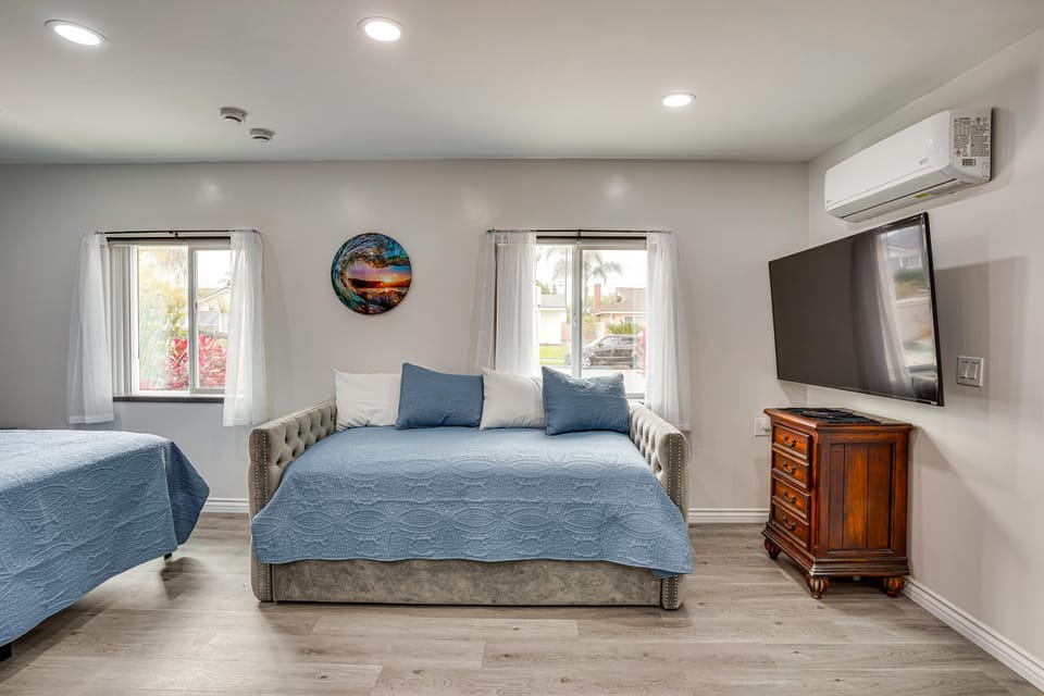 Central SoCal Hub! Studio Near Beach & Hospitals Apartment in Westminster