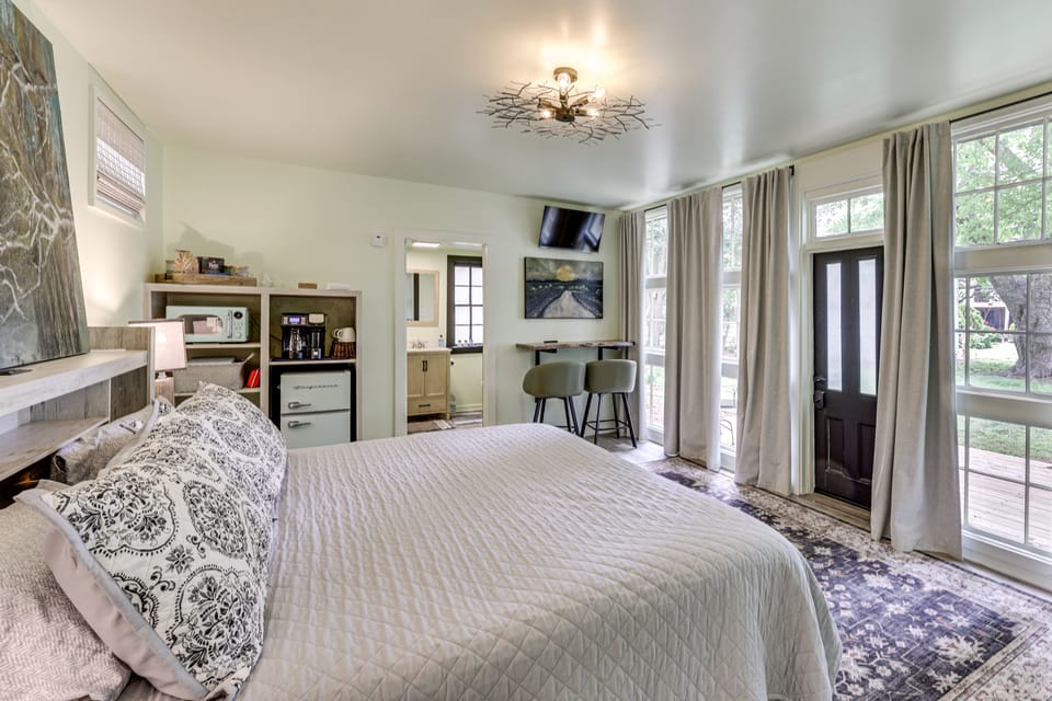 Quiet Tree-Lined Yard & EV Charger: Near I95 Apartment in North Carolina