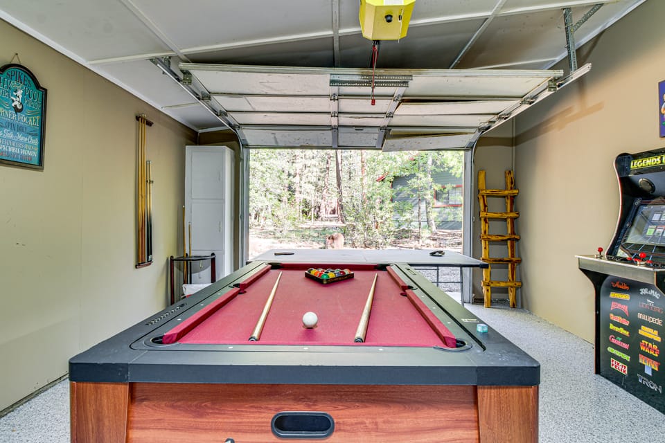Game Room + Fireplace! Family Retreat in Pinetop House in Arizona