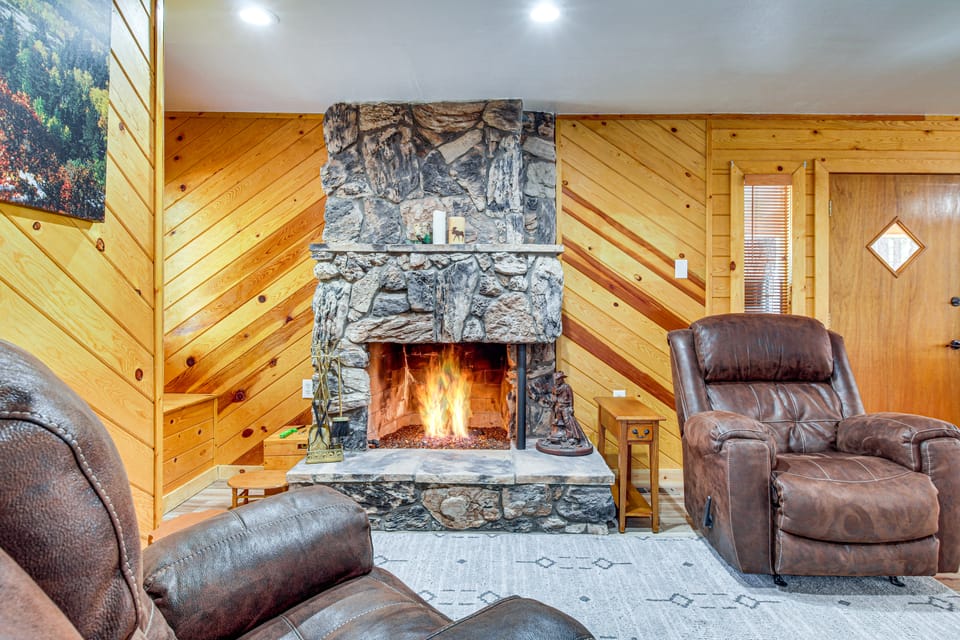Game Room + Fireplace! Family Retreat in Pinetop House in Arizona